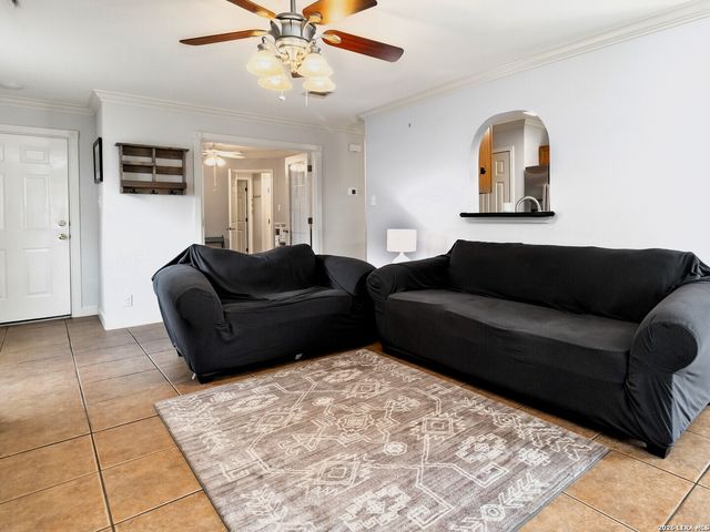 9107 LAGUNA HLS, Selma, TX 78154