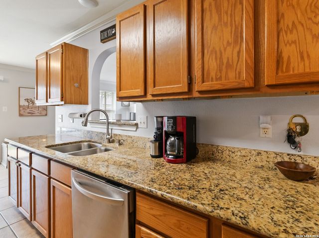 9107 LAGUNA HLS, Selma, TX 78154