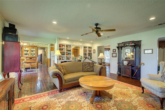 121 Lewis Street, Sulphur Springs, TX 75482