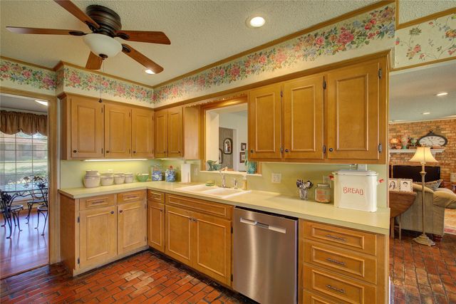 121 Lewis Street, Sulphur Springs, TX 75482