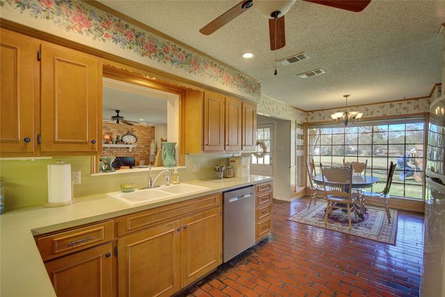 121 Lewis Street, Sulphur Springs, TX 75482