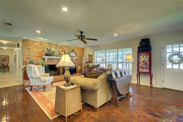 121 Lewis Street, Sulphur Springs, TX 75482