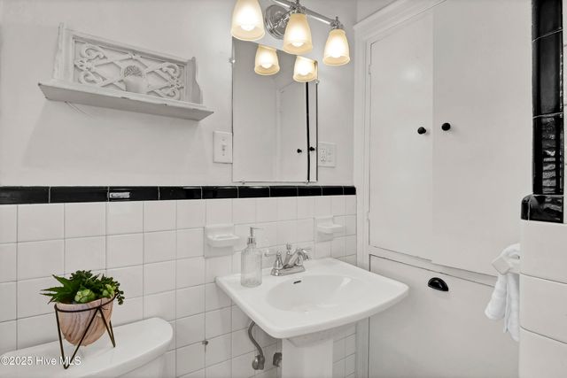 6 Keaton Avenue, Wilmington, NC 28403