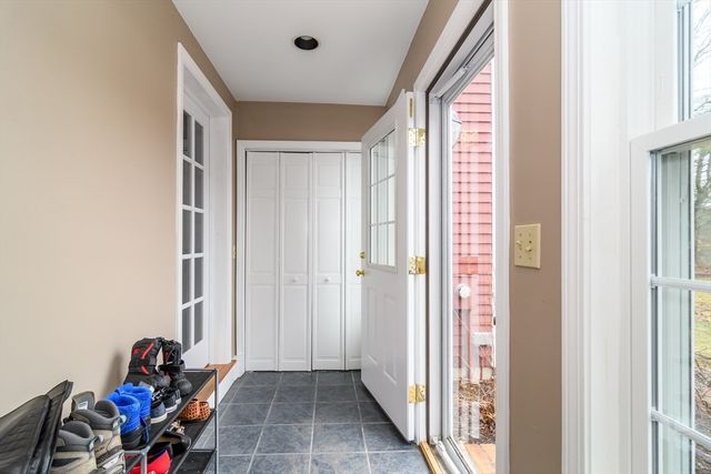 2 Sawmill Cir, Charlton, MA 01507