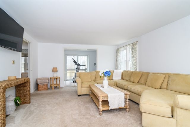 2 Sawmill Cir, Charlton, MA 01507