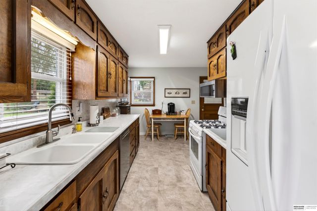 1220 Bellaire Boulevard, Bellevue, NE 68005