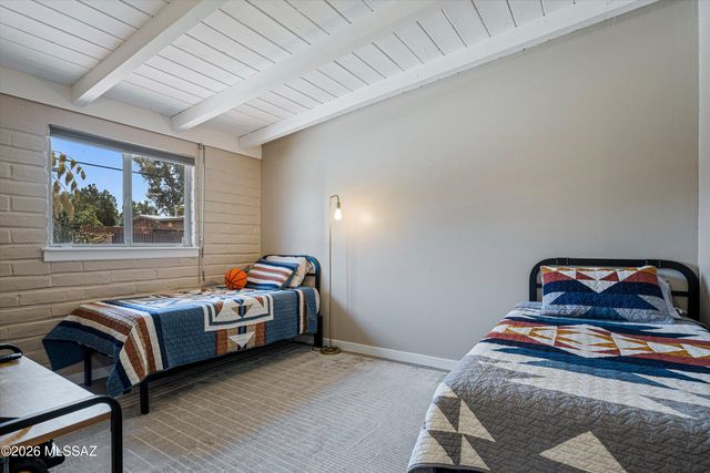 2711 N Kiva Place, Tucson, AZ 85715