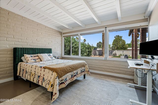 2711 N Kiva Place, Tucson, AZ 85715
