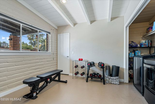 2711 N Kiva Place, Tucson, AZ 85715