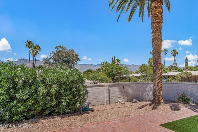2711 N Kiva Place, Tucson, AZ 85715