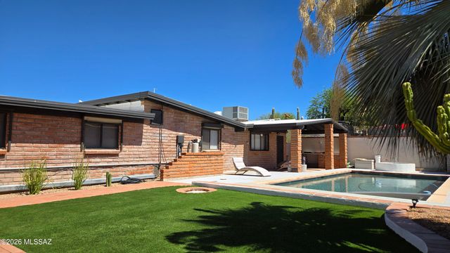 2711 N Kiva Place, Tucson, AZ 85715