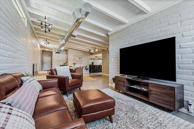 2711 N Kiva Place, Tucson, AZ 85715