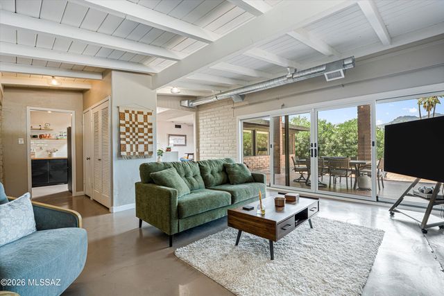 2711 N Kiva Place, Tucson, AZ 85715