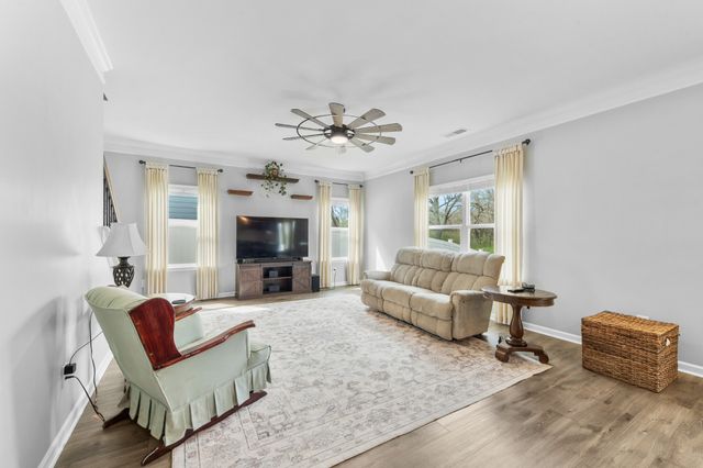 227 Stonewall Dr, Columbia, TN 38401