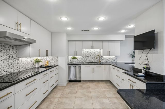 5200 Keller Springs Road 422, Dallas, TX 75248