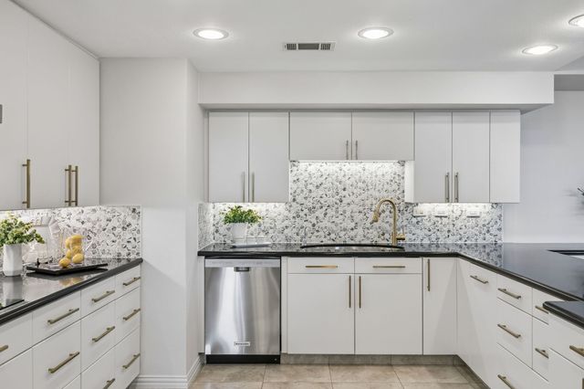 5200 Keller Springs Road 422, Dallas, TX 75248