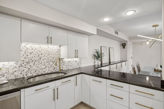 5200 Keller Springs Road 422, Dallas, TX 75248
