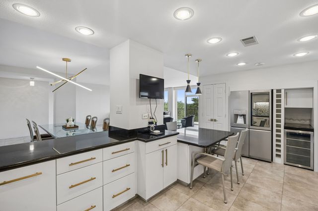 5200 Keller Springs Road 422, Dallas, TX 75248