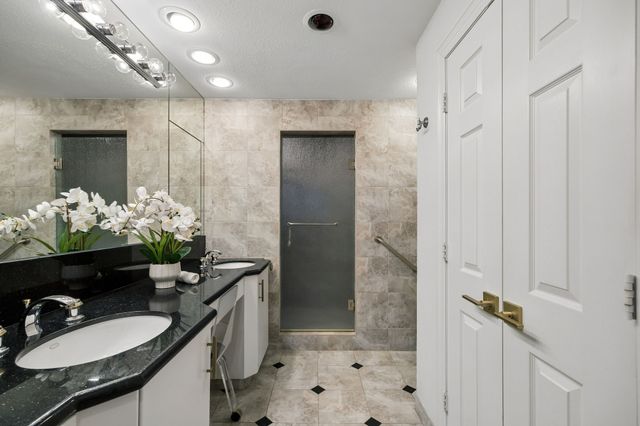 5200 Keller Springs Road 422, Dallas, TX 75248