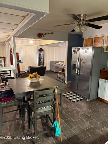 5315 Velle Vista Dr, Louisville, KY 40272