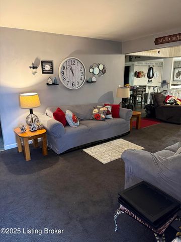 5315 Velle Vista Dr, Louisville, KY 40272