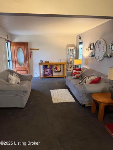 5315 Velle Vista Dr, Louisville, KY 40272