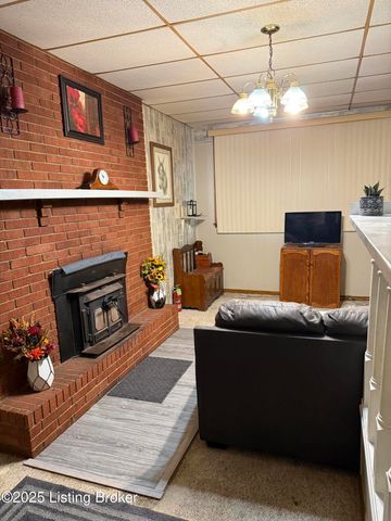 5315 Velle Vista Dr, Louisville, KY 40272