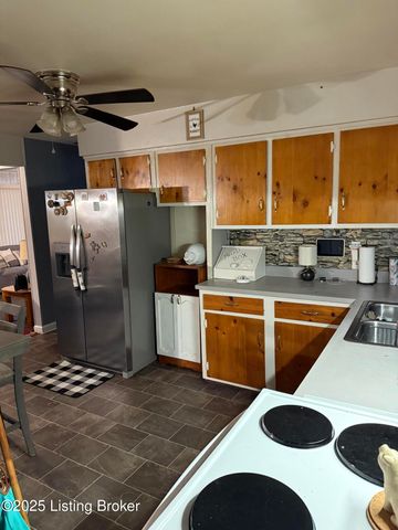 5315 Velle Vista Dr, Louisville, KY 40272