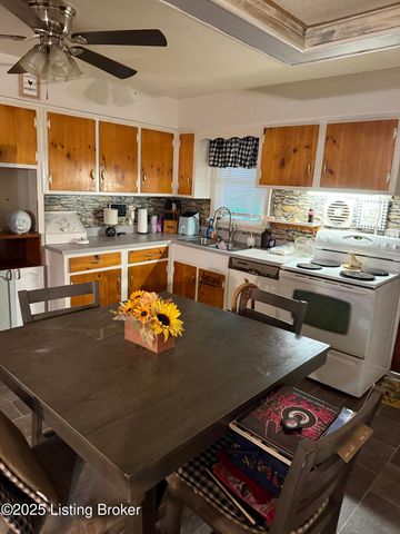 5315 Velle Vista Dr, Louisville, KY 40272