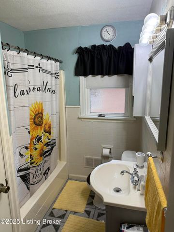 5315 Velle Vista Dr, Louisville, KY 40272