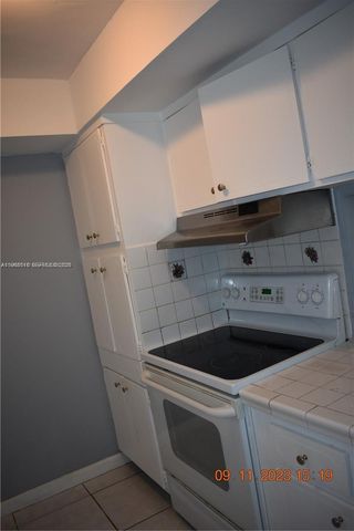 1885 NE 121st St 23, North Miami, FL 33181