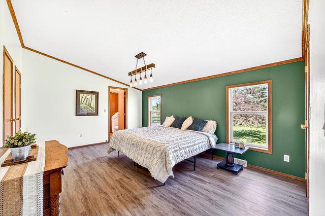 5404 S Midbon Road, Superior, WI 54880