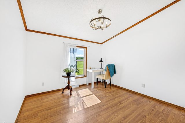 5404 S Midbon Road, Superior, WI 54880