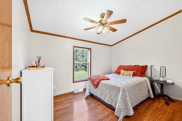 5404 S Midbon Road, Superior, WI 54880