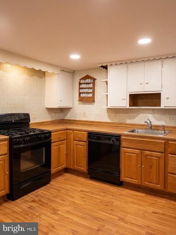 610 DARBY TER, Darby, PA 19023