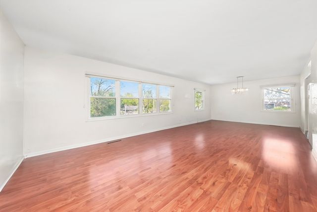 2747 Perry Road, Flossmoor, IL 60422