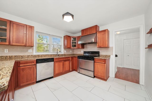 2747 Perry Road, Flossmoor, IL 60422