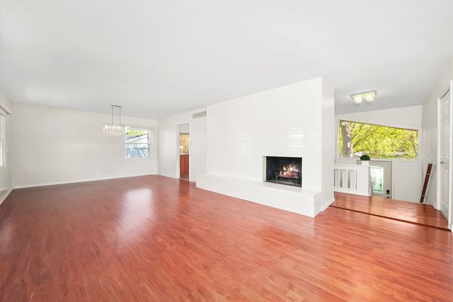 2747 Perry Road, Flossmoor, IL 60422