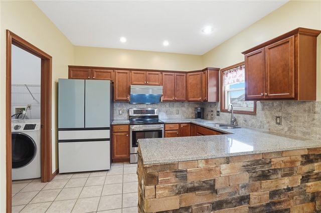 661 Willow Point Court, Troy, OH 45373