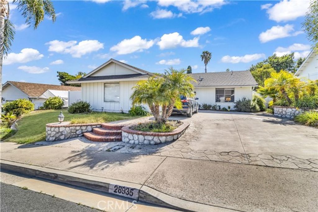 28935 De La Luna, Mission Viejo, CA 92692