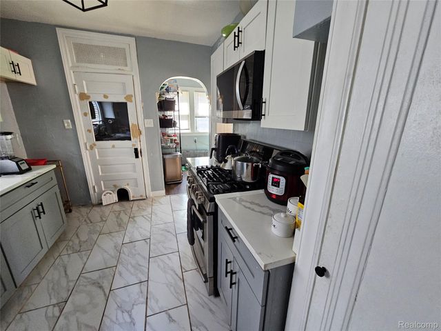 17371 Pennington Drive, Detroit, MI 48221
