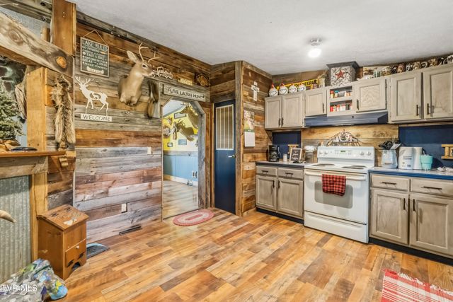 1475 Davis Valley Road, Afton, TN 37616