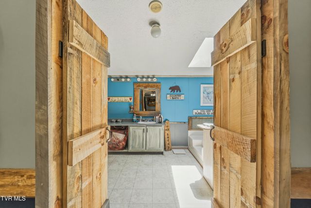 1475 Davis Valley Road, Afton, TN 37616