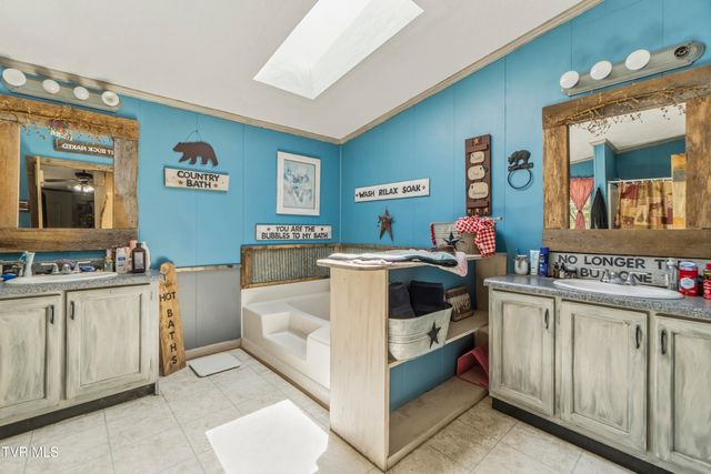 1475 Davis Valley Road, Afton, TN 37616