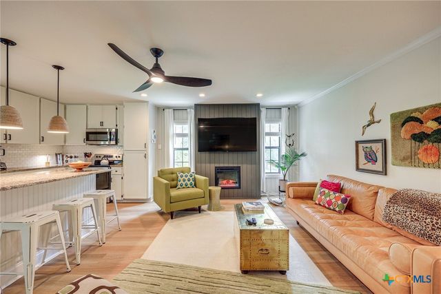 279 Waltons Way, Seguin, TX 78155