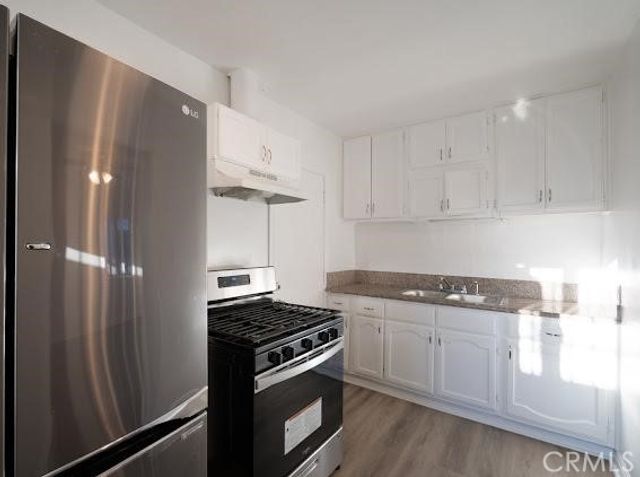 1930 W Manchester, Los Angeles, CA 90047