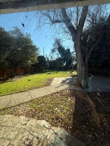 1220 Douglas Rd, Stockton, CA 95207