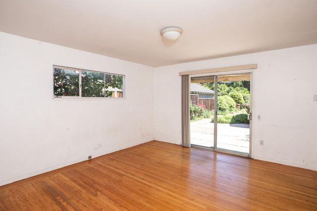 800 Loyola Drive, Los Altos, CA 94024