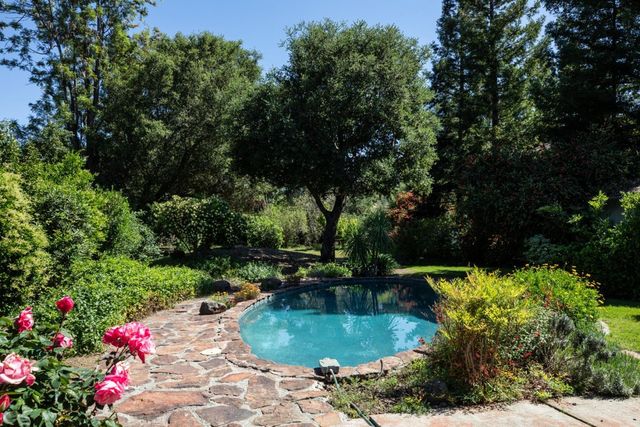 800 Loyola Drive, Los Altos, CA 94024