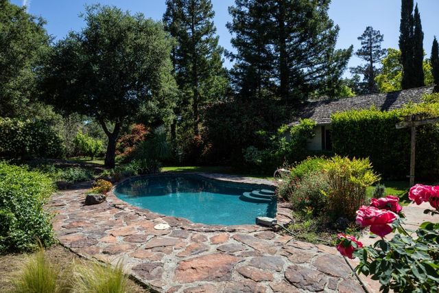 800 Loyola Drive, Los Altos, CA 94024